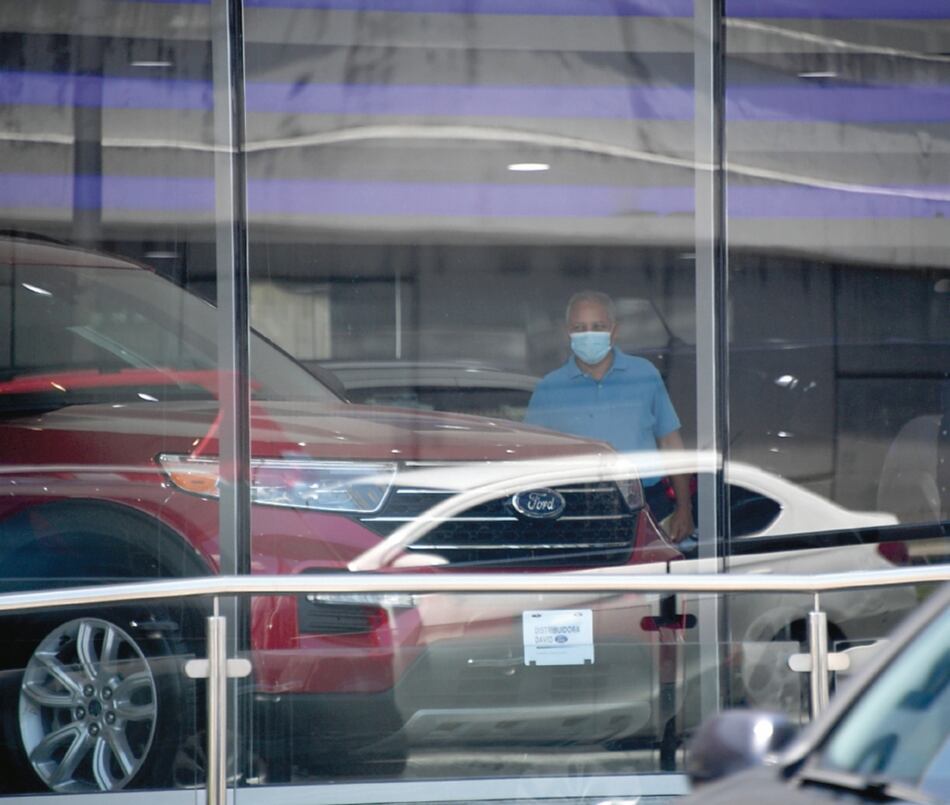 Venta de autos nuevos cae a la mitad como efecto de la crisis