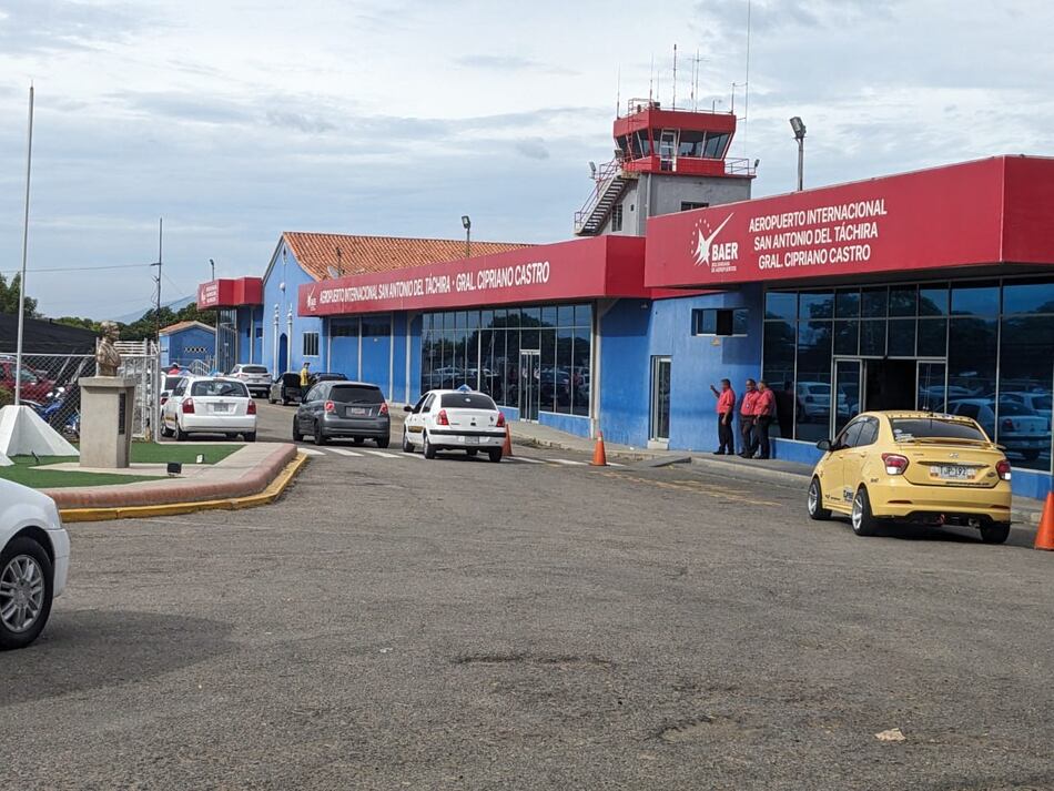 El aeropuerto fronterizo en Venezuela que colapsa en medio de la crisis Maduro–Trump