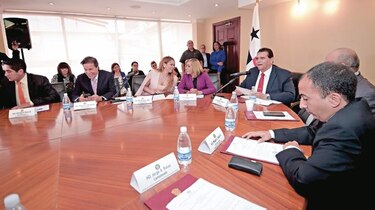 Credenciales, con más de 20 temas pendientes