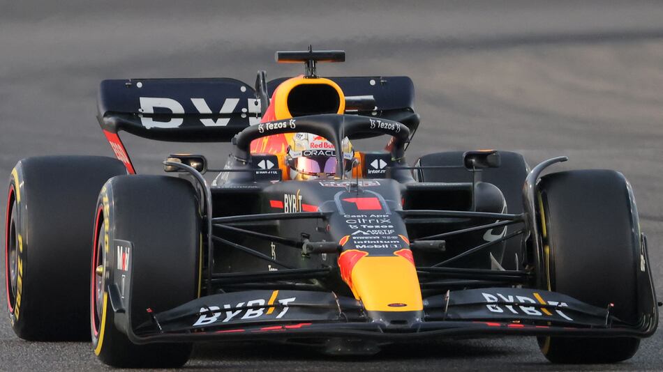 Red Bull y Ferrari al frente, Hamilton pesimista tras ensayos de F1