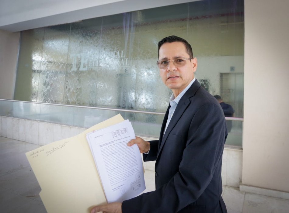 El Tribunal Electoral confirma la decisión de archivar la denuncia contra Álvaro Alvarado; podrá seguir publicando la foto y el nombre de Martinelli