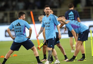 Locura en Abu Dabi para ver el entrenamiento de Argentina con Messi