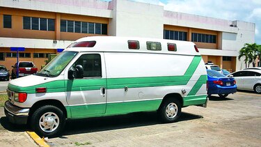 Ambulancias donadas todavía no arrancan