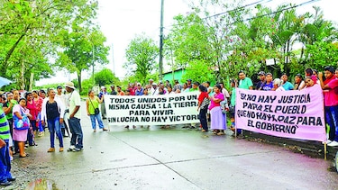 ‘Los sin Tierra’ apoyan a líderes invasores llamados a audiencia