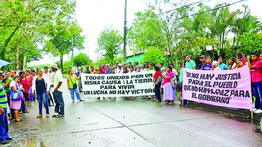 ‘Los sin Tierra’ apoyan a líderes invasores llamados a audiencia