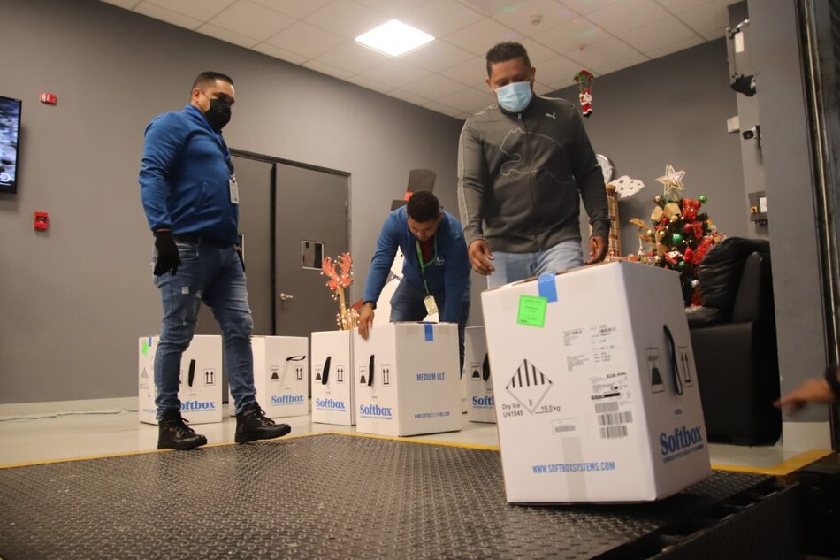 Covid-19: Llegan primeras dosis de la vacuna bivalente al país