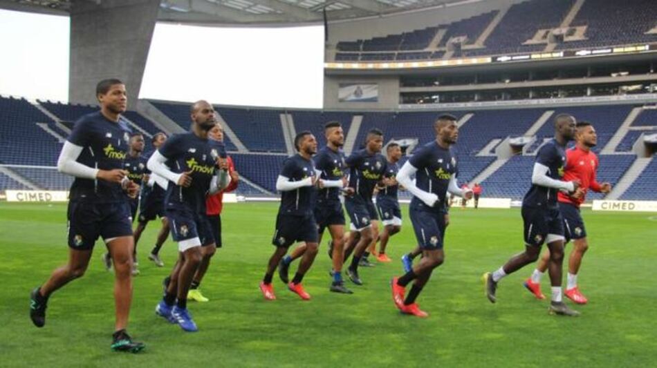 Dely Valdés define el once titular de Panamá ante Brasil