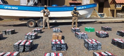 Decomisan 1,311 paquetes de droga en las costas de Veraguas