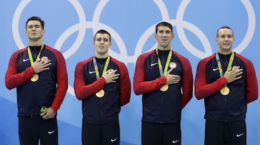 Michael Phelps extiende su legado olímpico con otra medalla dorada