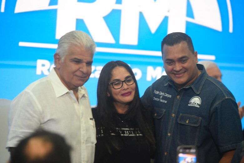 Martinelli promete llevar su candidatura hasta el final y escoge a Mulino como el reemplazo de Marta