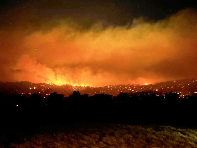 Incendios forestales amenazan el sureste de Australia en medio de condiciones "catastróficas