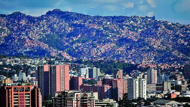 Venezolanos, afectados por cortes de energía