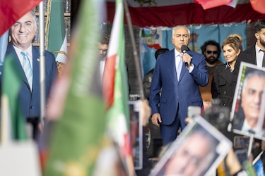 El hijo del sah de Irán se propone para liderar una transición pacífica y democrática