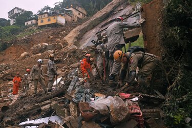 Muertos por lluvias en ciudad brasileña de Petrópolis llegan a 204