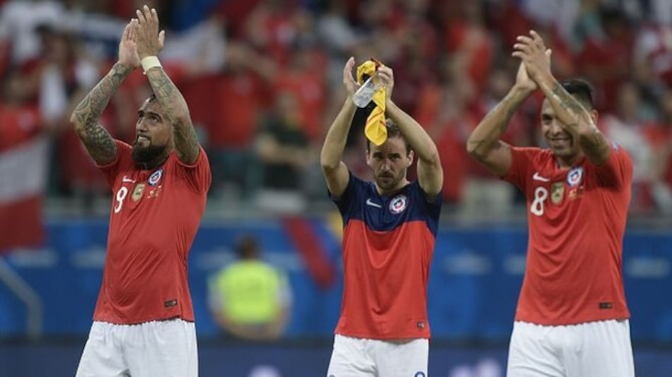 Chile pasa a cuartos de final al derrotar 2-1 a Ecuador