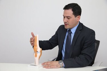 ¿Cómo la actividad física exagerada impacta negativamente en las articulaciones?