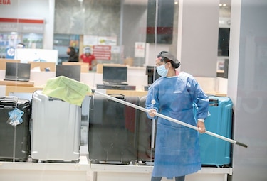 Fría reapertura comercial en primer día de actividad