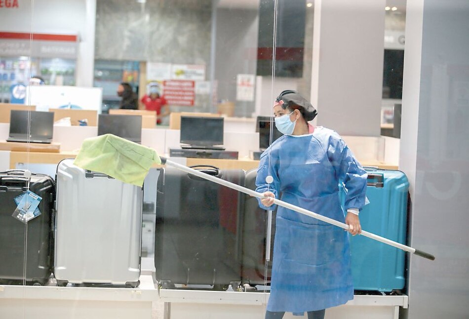 Fría reapertura comercial en primer día de actividad