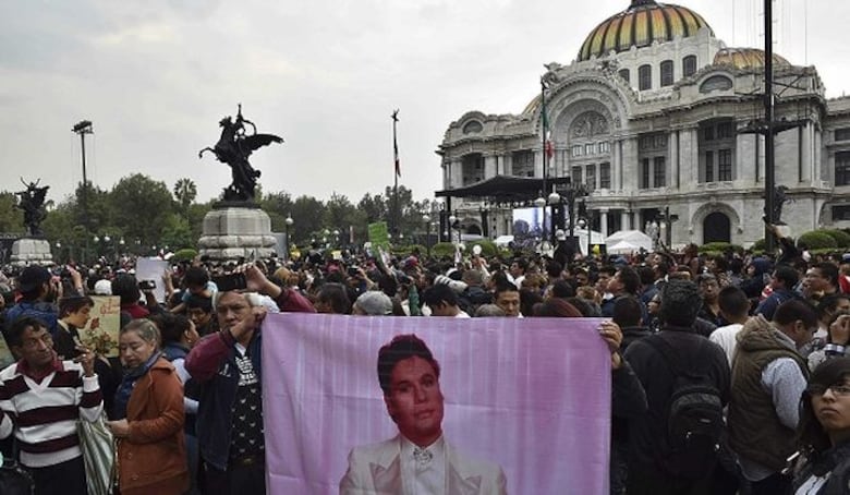 Despiden a Juan Gabriel con 'Amor eterno' en el Bellas Artes