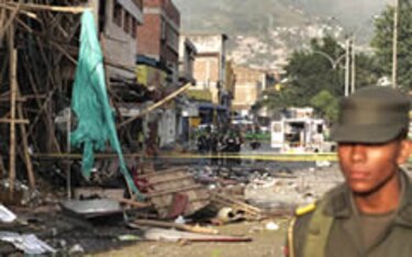 Explosión de coche bomba deja 4 muertos en Colombia