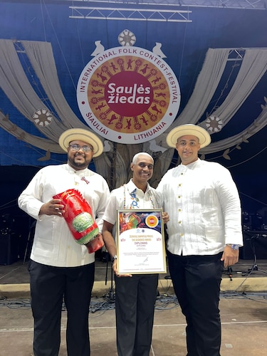 Ballet folklórico Ritmos y Raíces Panameñas, premiado como el grupo más popular en Lituania