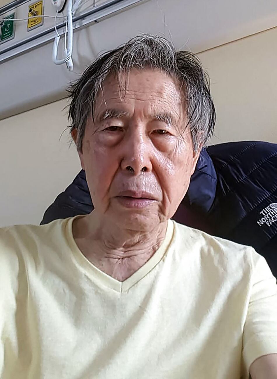 Expresidente peruano Fujimori retorna a prisión tras superar problemas respiratorios
