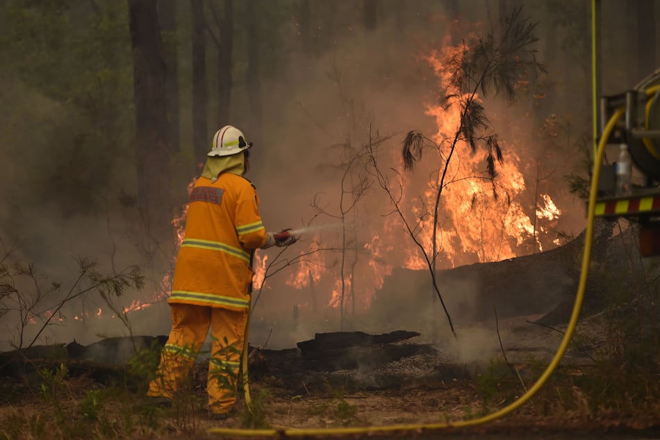 Operación de rescate para personas bloqueadas en playas de Australia por incendios