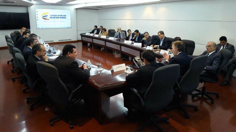 Juan Manuel Santos se reúne con fuerzas políticas de Colombia; Álvaro Uribe no asiste