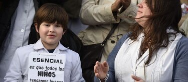 Maestros desafían al gobierno por segundo día; exigen mejores salarios