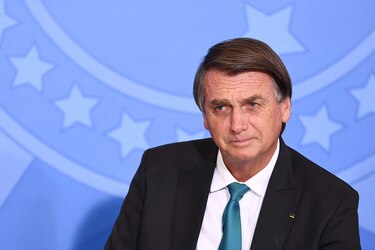 Bolsonaro pasó la noche hospitalizado, por un malestar relacionado con la puñalada que recibió en 2018