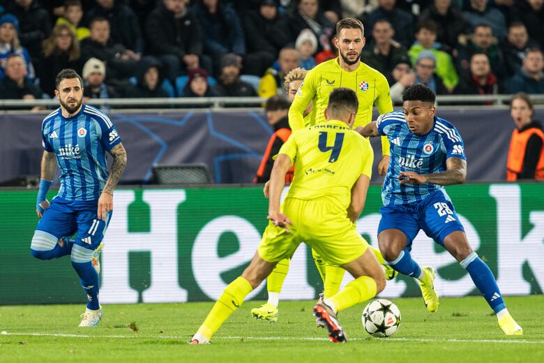 Slovan Bratislava de César Blackman perdió ante el Dinamo de Zagreb