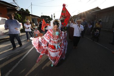 Las tunas de tambores salen a desfilar en La Villa en domingo de Carnaval