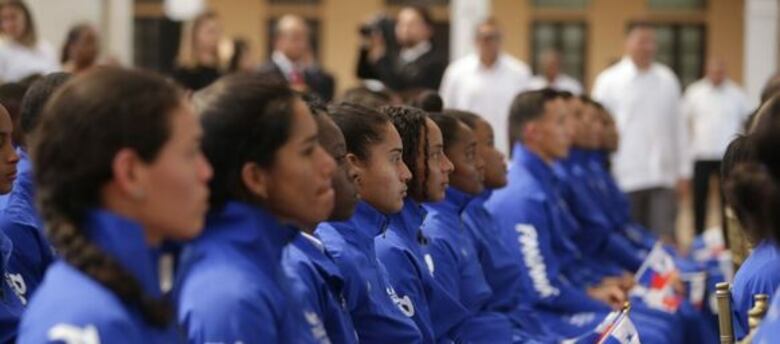 Cortizo entrega bandera a atletas panameños que competirán en Juegos Panamericanos de Lima