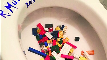 Ai Weiwei critica a Lego