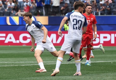 Suiza golea a Bosnia en el tramo final del partido