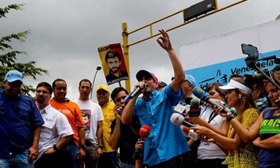 Capriles llama a desacatar el estado de excepción decretado por Maduro