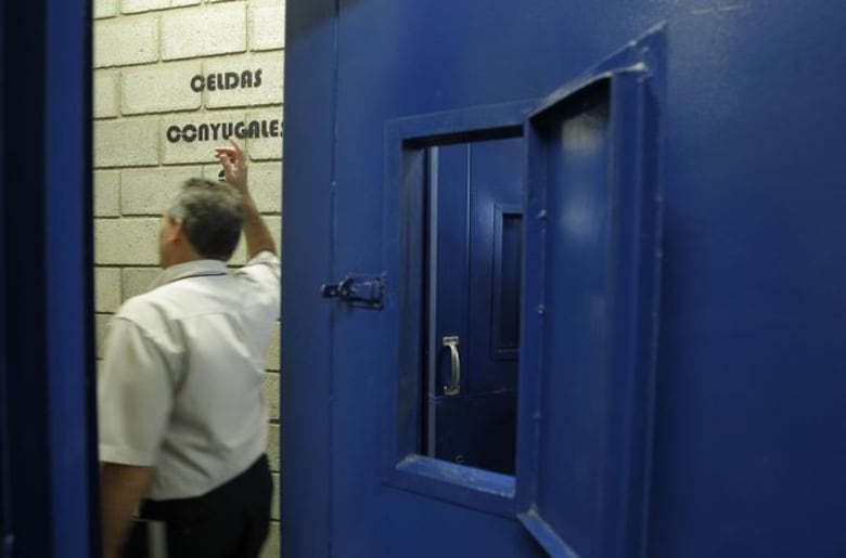 Allanamientos: detienen a 13 funcionarios y civiles por falsificar sentencias de tribunales en Panamá