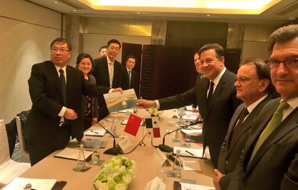 En China se firma acuerdo de prefactibilidad para tren que unirá Panamá y Chiriquí