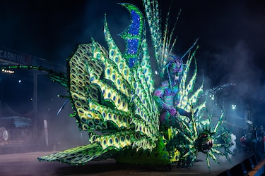 Un gran desfile de fantasía cierra el famoso carnaval de Trinidad y Tobago