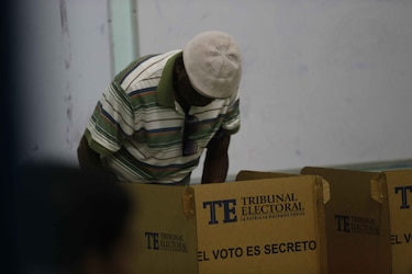 Tras la ruta del voto: descubriendo los 10 circuitos con mayor peso electoral en el país