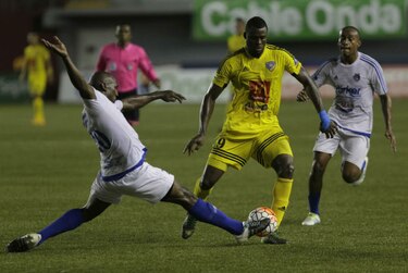 Chorrillo vence 3-0 al Atlético Nacional y va a la final