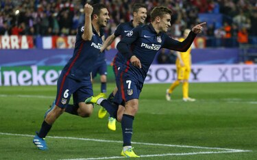 Atlético gana 2-0 y destrona al Barcelona