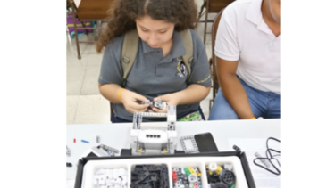 Jóvenes se miden en olimpiada de robótica