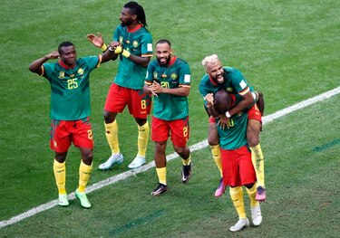 Camerún y Serbia empatan (3-3) y siguen con vida