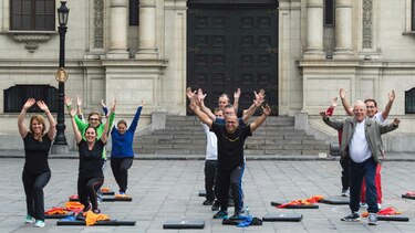 Presidente Kuczynski se ejercita en público y pide practicar deporte