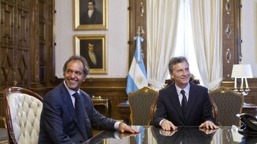 Mauricio Macri se reúne con opositores en su primer día de gestión