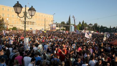 A un día del referéndum en Grecia, continúa la presión europea por el 'sí'