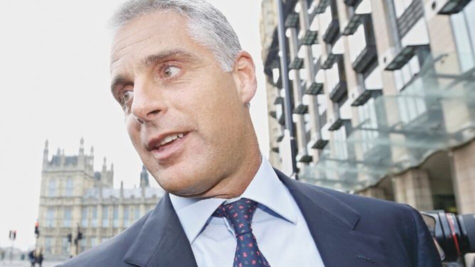 Critican a Santander por fallida contratación