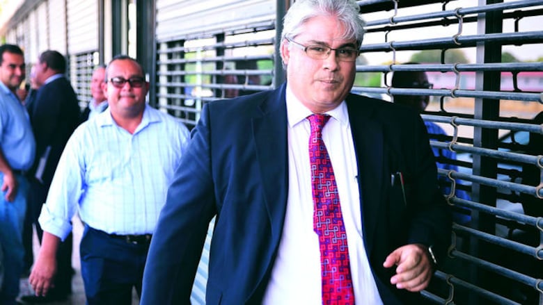 Esquivel firma pacto con fiscalía