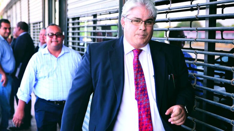 Esquivel firma pacto con fiscalía